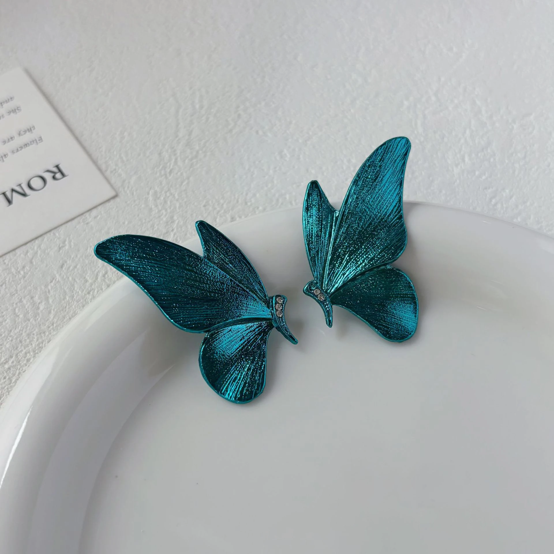 Vintage Blue Butterfly Stud Earrings - Minimalist Dainty Elegant Jewelry, Unique Wing Design Ear Accessories for Women - 图片 3